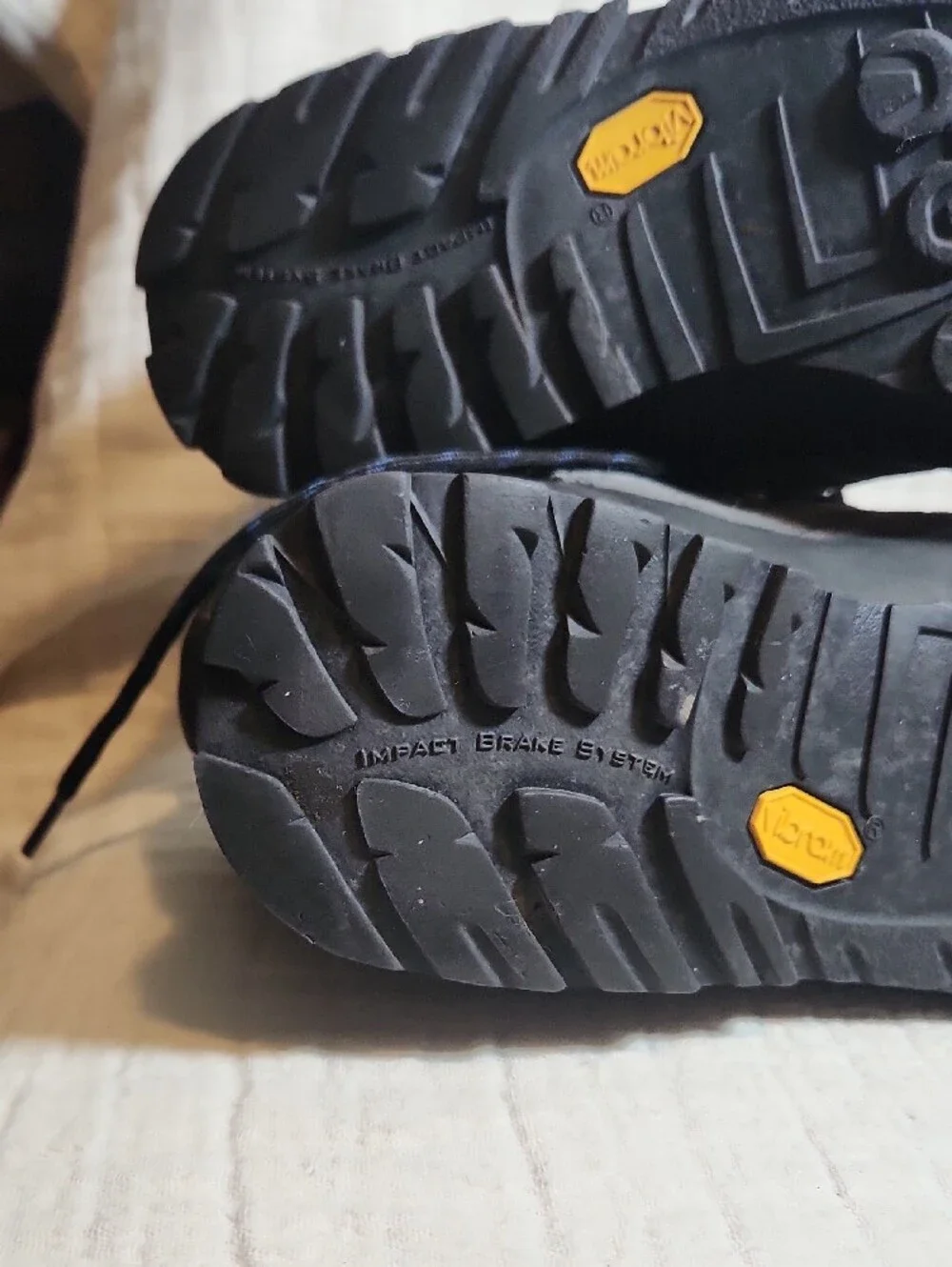 La Sportiva Men’s Gray and Black Approach Shoes